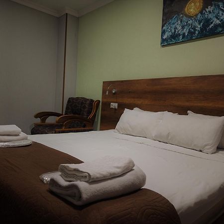 Hotel Georgian Koetaisi Buitenkant foto