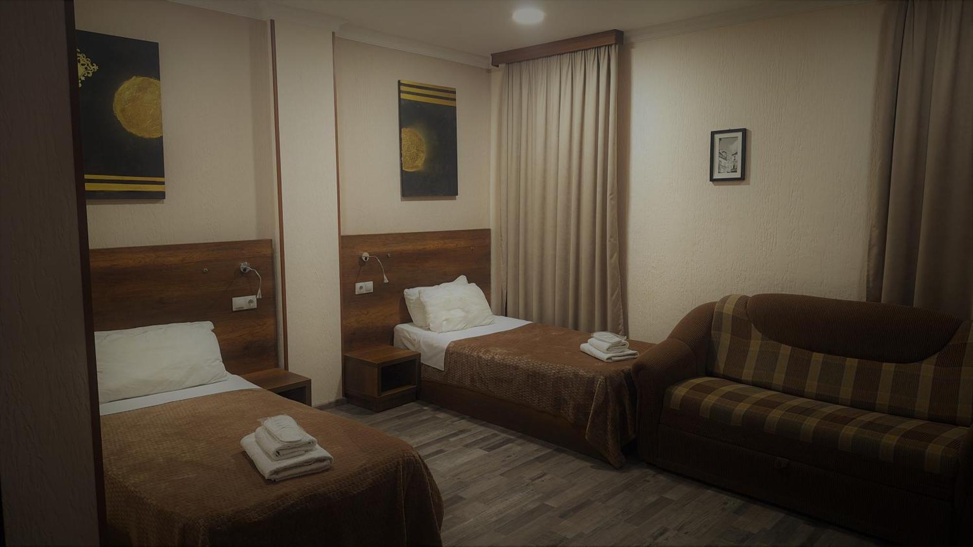 Hotel Georgian Koetaisi Buitenkant foto