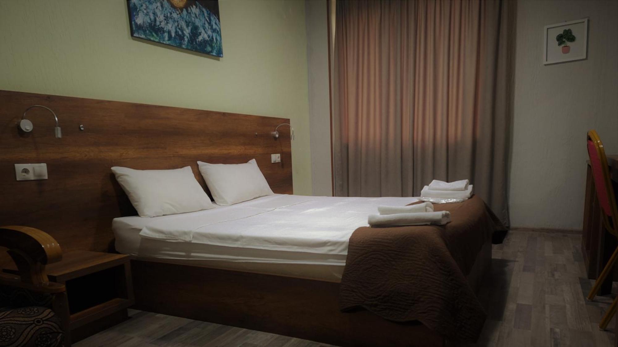 Hotel Georgian Koetaisi Buitenkant foto