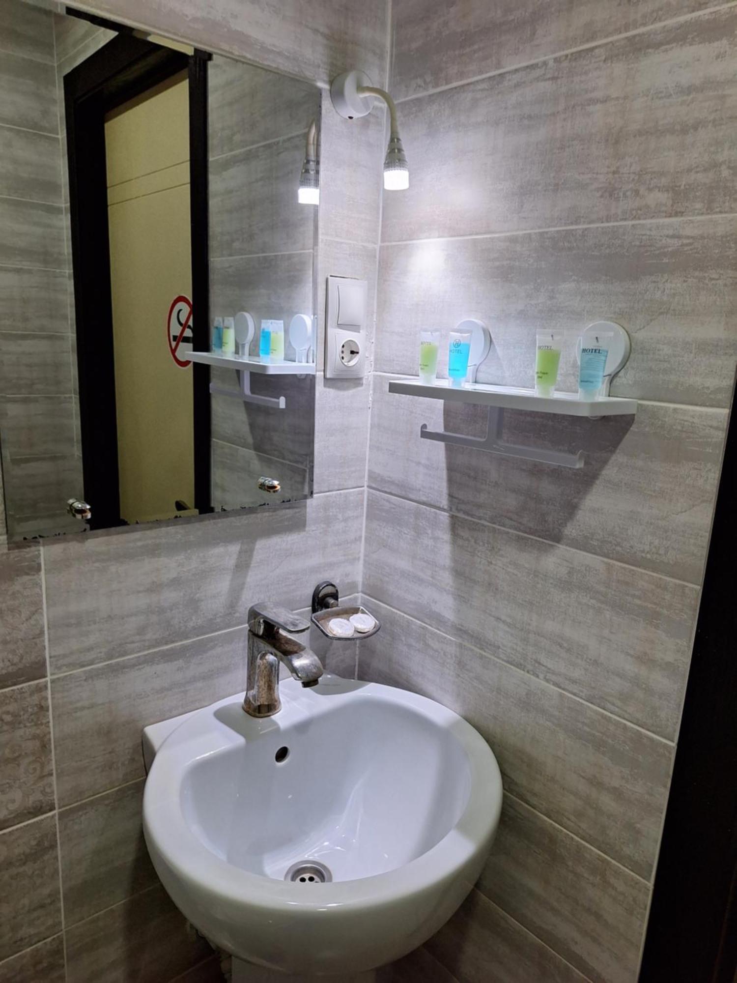Hotel Georgian Koetaisi Buitenkant foto