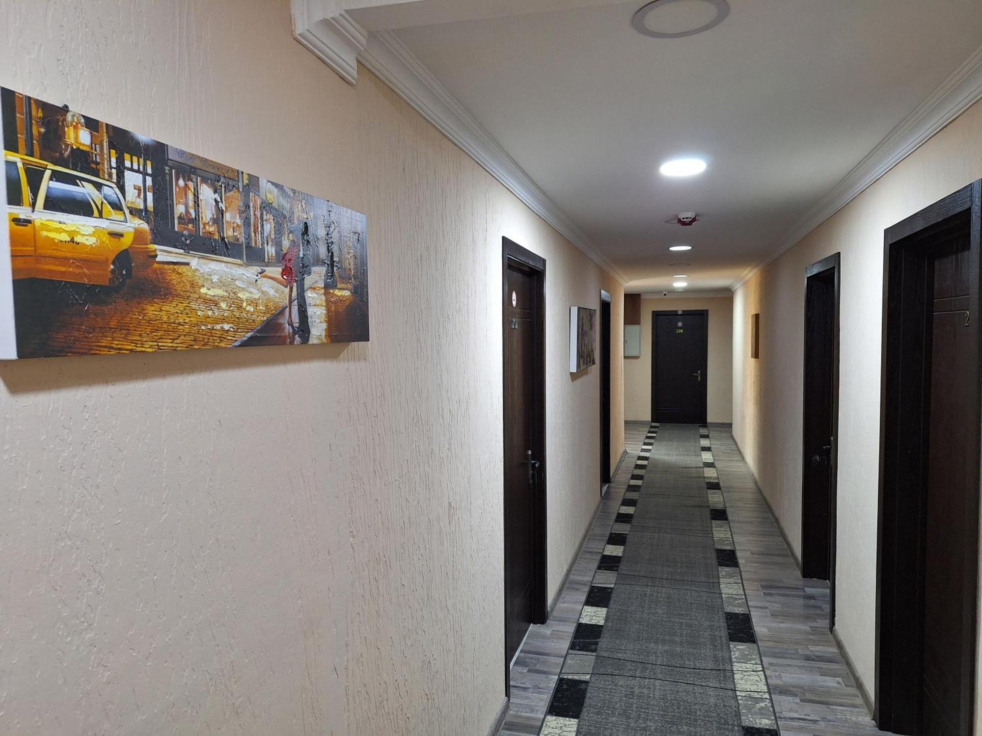 Hotel Georgian Koetaisi Buitenkant foto