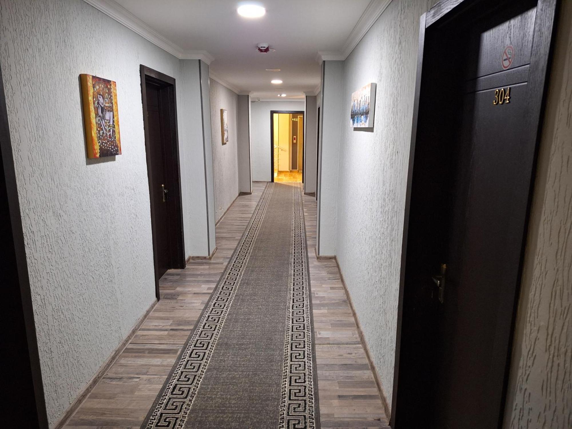 Hotel Georgian Koetaisi Buitenkant foto