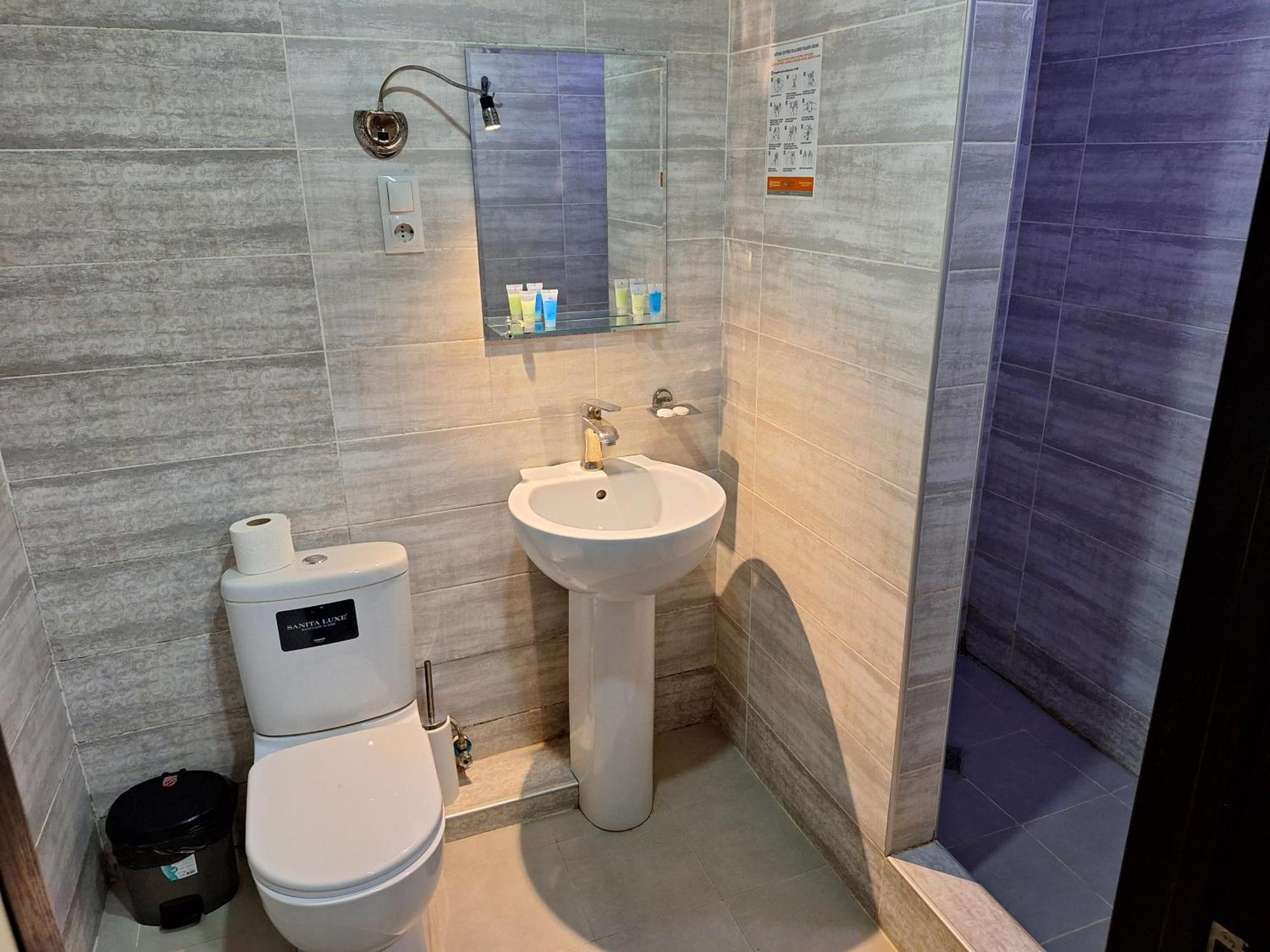 Hotel Georgian Koetaisi Buitenkant foto