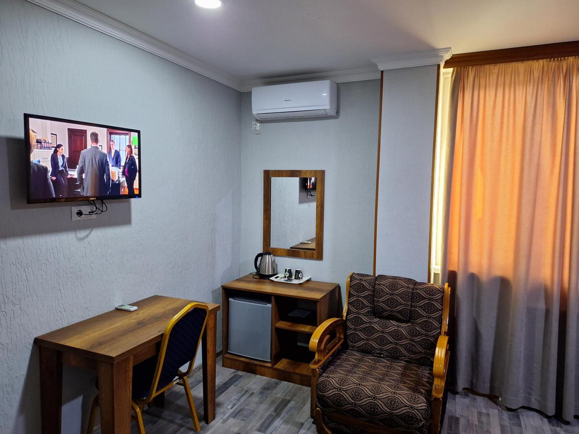 Hotel Georgian Koetaisi Buitenkant foto